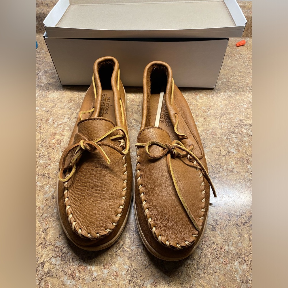 Minnetonka Men's Moosehide Classic Moccasins NWT/Box